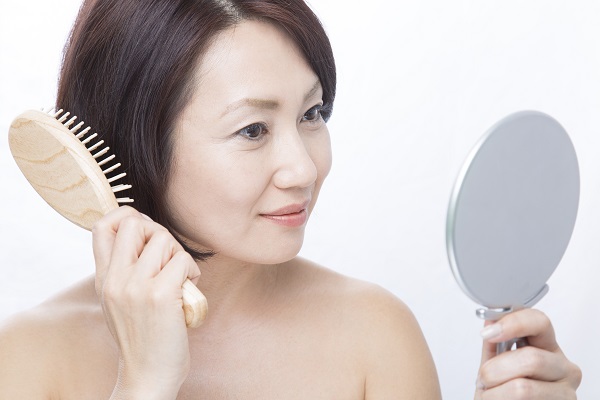 40代女性向け 意外と増えている 薄毛 抜け毛の原因と今すぐできる対策方法徹底調査 カミわざ