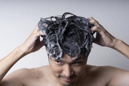 女性とドライヤー